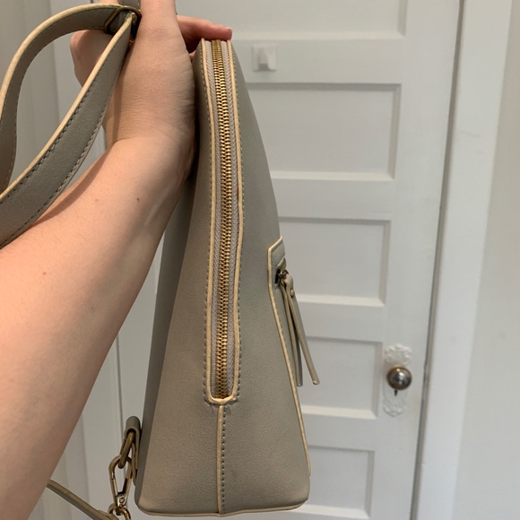 Adorable backpack in soft grey colour - Picture 6 of 9